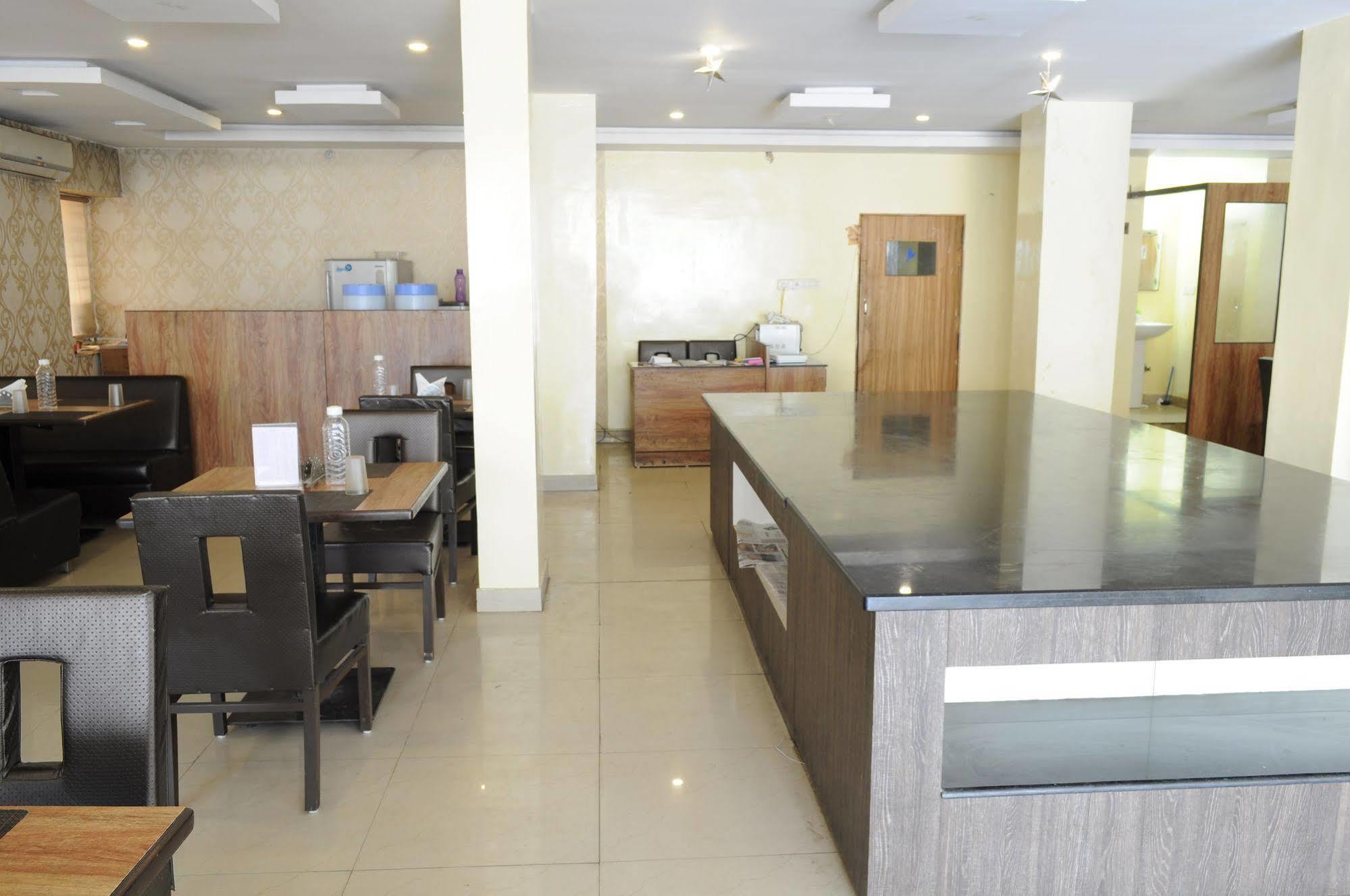 Oyo 17375 My Place Kondapur Hicc Χιντεραμπάντ Εξωτερικό φωτογραφία